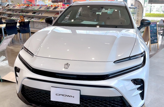 クラウンスポーツの展示車が👀❕