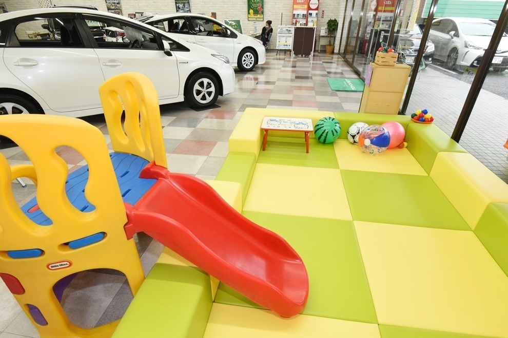 U-carランド一平北越谷店 ショールーム写真